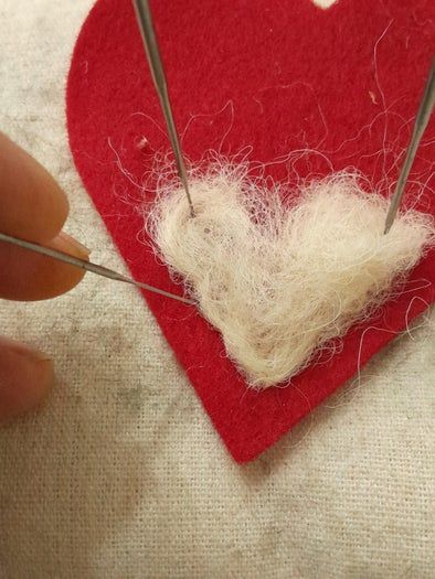 手工制作情人节羊毛心形贺卡和纪念品教程-第12张图片-趣作屋