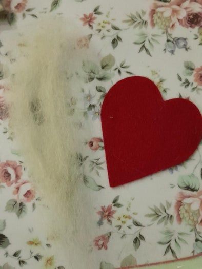 手工制作情人节羊毛心形贺卡和纪念品教程-第7张图片-趣作屋
