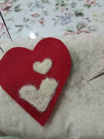 手工制作情人节羊毛心形贺卡和纪念品教程-第16张图片-趣作屋