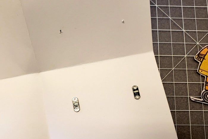 手把手教你制作会发光的节日贺卡,无需按钮自动点亮-第11张图片-趣作屋 手把手教你制作会发光的节日贺卡,无需按钮自动点亮-第11张图片-趣作屋