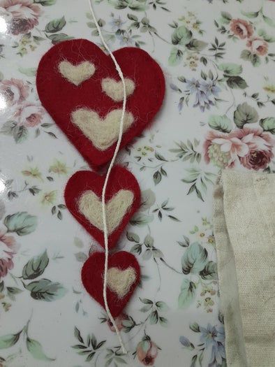 手工制作情人节羊毛心形贺卡和纪念品教程-第21张图片-趣作屋