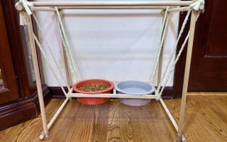 自制防洒狗碗悬挂架教程，轻松解决狗狗踢翻饭碗问题