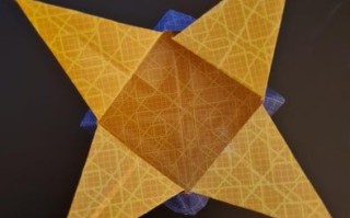 手工折纸小盒子教程，轻松学会装回形针的花瓣盒