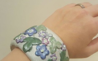 空纸筒手工腕带制作教程-聚合物粘土花朵装饰