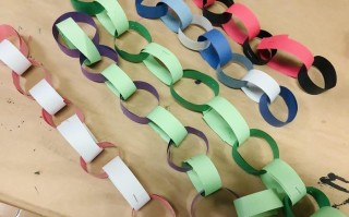 10岁以上孩子也能做的趣味手工：用废纸轻松制作创意小饰品