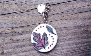 春日手工DIY：剩余陶土制作个性叶脉钥匙扣教程