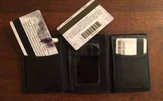 用回收纸袋制作绿色卡片保护套的简单教程