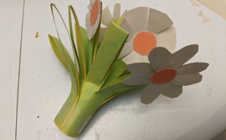 低成本手工制作白色纸花教程，轻松打造创意花束