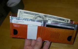 用咖啡袋制作环保又时尚的新型钱包