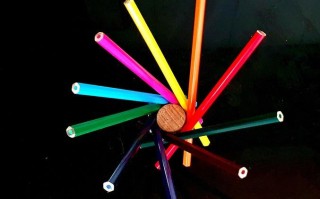 用彩色铅笔制作创意水果托盘