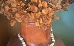 圣帕特里克节手工DIY：幸运流苏珠链挂饰制作教程