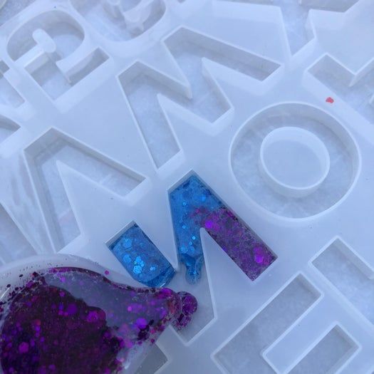 手工制作闪亮树脂字母钥匙扣教程-第11张图片-趣作屋 手工制作闪亮树脂字母钥匙扣教程-第11张图片-趣作屋