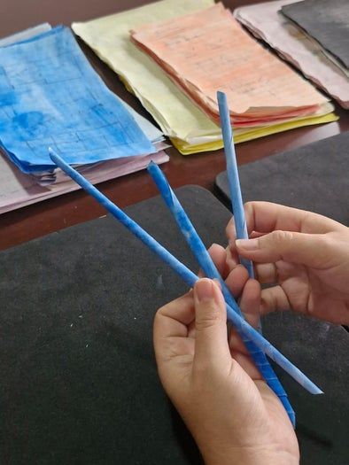 用废纸DIY人脸拼贴画的环保手工教程-第15张图片-趣作屋