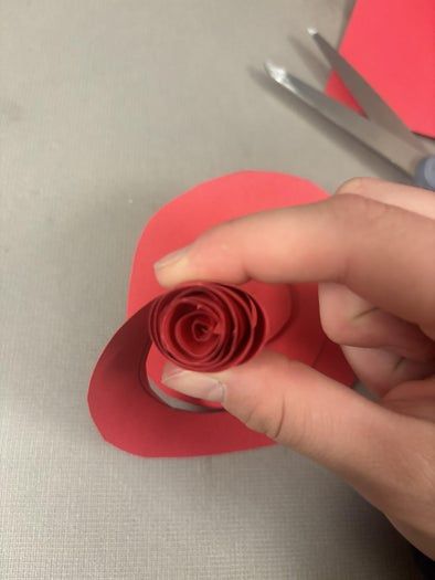 超简单纸花手工制作教程，轻松打造心意礼物-第9张图片-趣作屋