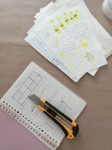 用废纸DIY人脸拼贴画的环保手工教程-第13张图片-趣作屋