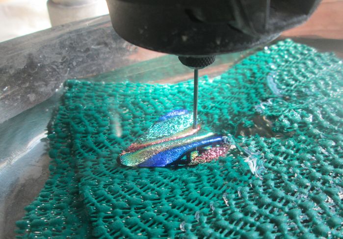 手把手教你用废玻璃制作独特二向色吊坠-第19张图片-趣作屋 手把手教你用废玻璃制作独特二向色吊坠-第19张图片-趣作屋