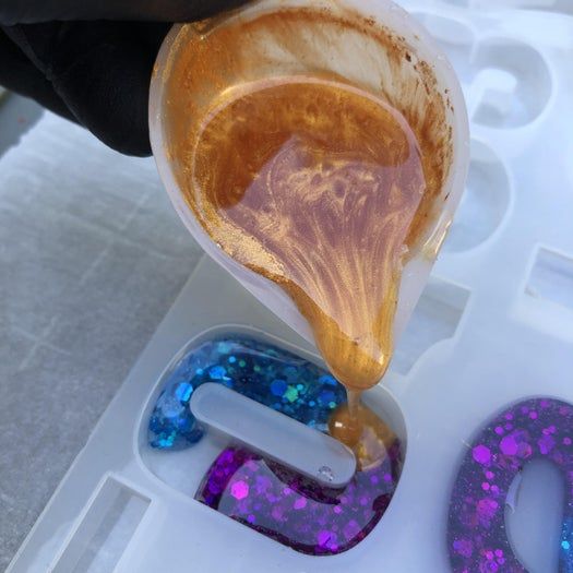 手工制作闪亮树脂字母钥匙扣教程-第12张图片-趣作屋 手工制作闪亮树脂字母钥匙扣教程-第12张图片-趣作屋