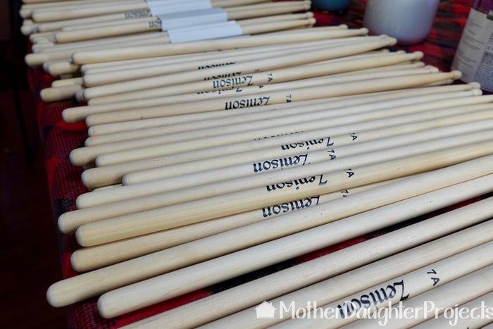 低成本DIY鼓棒墙面装饰教程,打造个性客厅-第4张图片-趣作屋 低成本DIY鼓棒墙面装饰教程,打造个性客厅-第4张图片-趣作屋