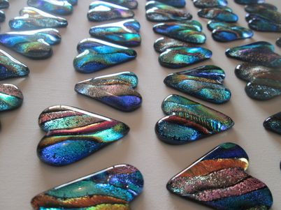 手把手教你用废玻璃制作独特二向色吊坠-第18张图片-趣作屋 手把手教你用废玻璃制作独特二向色吊坠-第18张图片-趣作屋