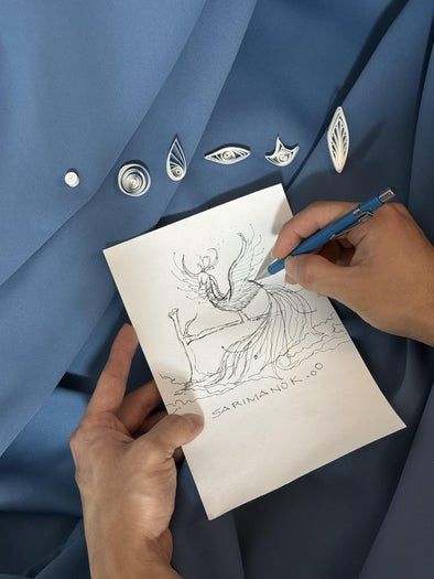 菲律宾卷草纹纸艺教程：手工制作幸运彩绘公鸡装饰-第3张图片-趣作屋