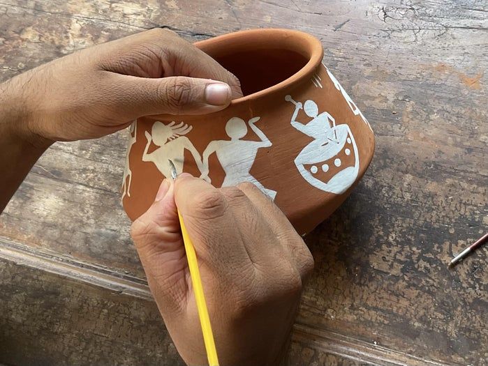 手工绘制Warli文化陶罐教程，传承古老艺术-第14张图片-趣作屋