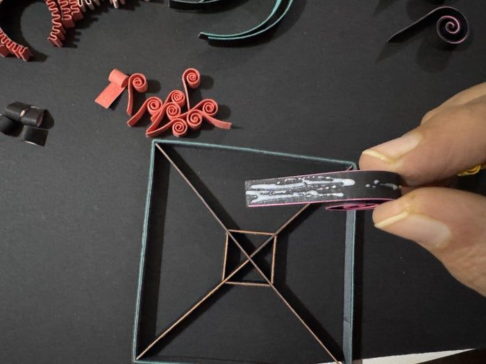 超实用手工教程：用彩色卡纸制作立体卷纸装饰品-第32张图片-趣作屋