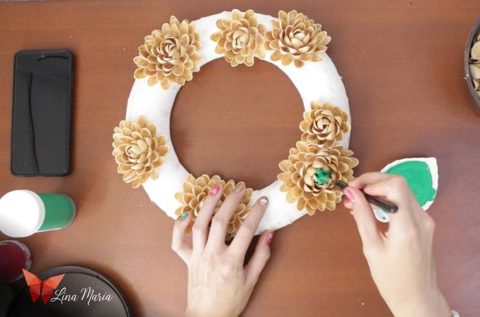 低成本开心果壳圣诞花环DIY教程-第21张图片-趣作屋