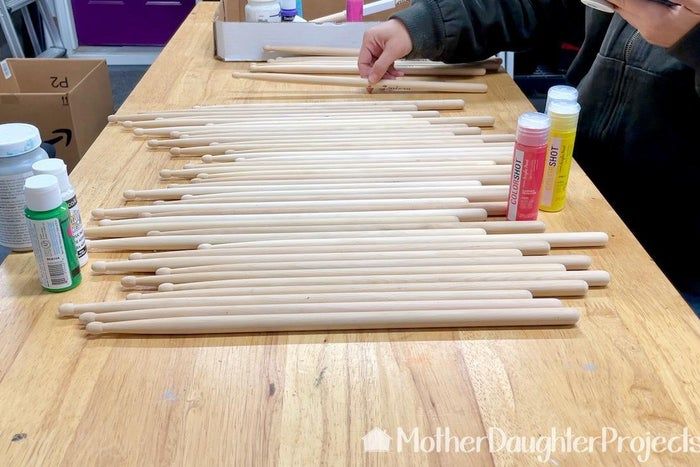 低成本DIY鼓棒墙面装饰教程,打造个性客厅-第8张图片-趣作屋 低成本DIY鼓棒墙面装饰教程,打造个性客厅-第8张图片-趣作屋