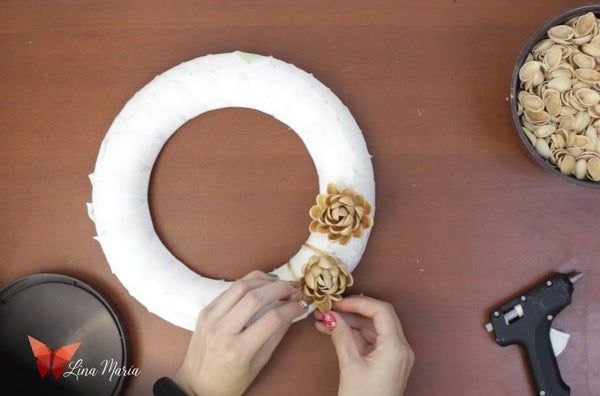 低成本开心果壳圣诞花环DIY教程-第19张图片-趣作屋