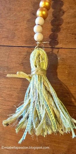 圣帕特里克节手工DIY:幸运流苏珠链挂饰制作教程-第9张图片-趣作屋 圣帕特里克节手工DIY:幸运流苏珠链挂饰制作教程-第9张图片-趣作屋