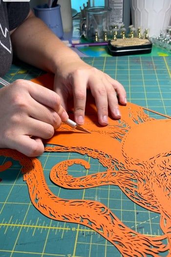 环保主题剪纸艺术教程:用减法创作海洋警示作品-第5张图片-趣作屋 环保主题剪纸艺术教程:用减法创作海洋警示作品-第5张图片-趣作屋