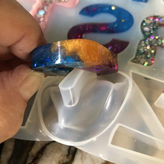 手工制作闪亮树脂字母钥匙扣教程-第19张图片-趣作屋 手工制作闪亮树脂字母钥匙扣教程-第19张图片-趣作屋