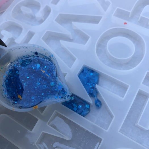 手工制作闪亮树脂字母钥匙扣教程-第10张图片-趣作屋 手工制作闪亮树脂字母钥匙扣教程-第10张图片-趣作屋