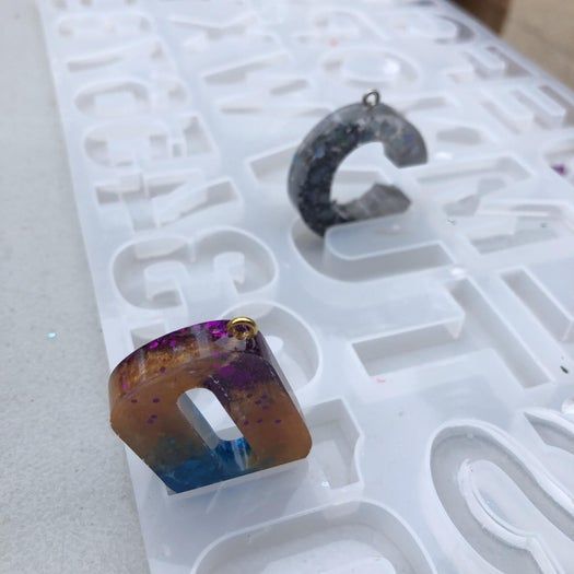 手工制作闪亮树脂字母钥匙扣教程-第43张图片-趣作屋 手工制作闪亮树脂字母钥匙扣教程-第43张图片-趣作屋