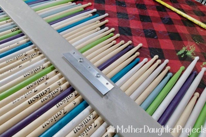 低成本DIY鼓棒墙面装饰教程,打造个性客厅-第14张图片-趣作屋 低成本DIY鼓棒墙面装饰教程,打造个性客厅-第14张图片-趣作屋