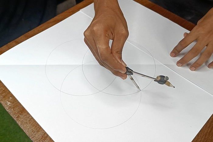 用线做图案的创意手工教程,零基础也能轻松上手-第4张图片-趣作屋 用线做图案的创意手工教程,零基础也能轻松上手-第4张图片-趣作屋