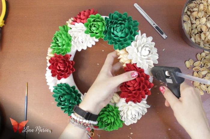 低成本开心果壳圣诞花环DIY教程-第31张图片-趣作屋