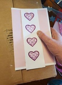 情人节手工贺卡制作教程：编织丝带爱心DIY-第19张图片-趣作屋