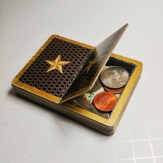 手工制作隐藏贵重物品的空心扑克牌教程-第1张图片-趣作屋 手工制作隐藏贵重物品的空心扑克牌教程-第1张图片-趣作屋