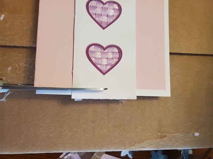 情人节手工贺卡制作教程：编织丝带爱心DIY-第20张图片-趣作屋