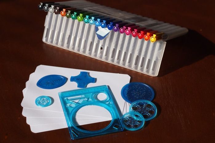 手工绘制万花尺图案的创意玩法与上色技巧-第3张图片-趣作屋