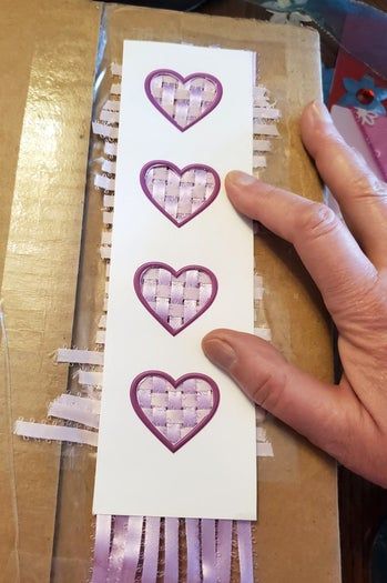 情人节手工贺卡制作教程：编织丝带爱心DIY-第14张图片-趣作屋