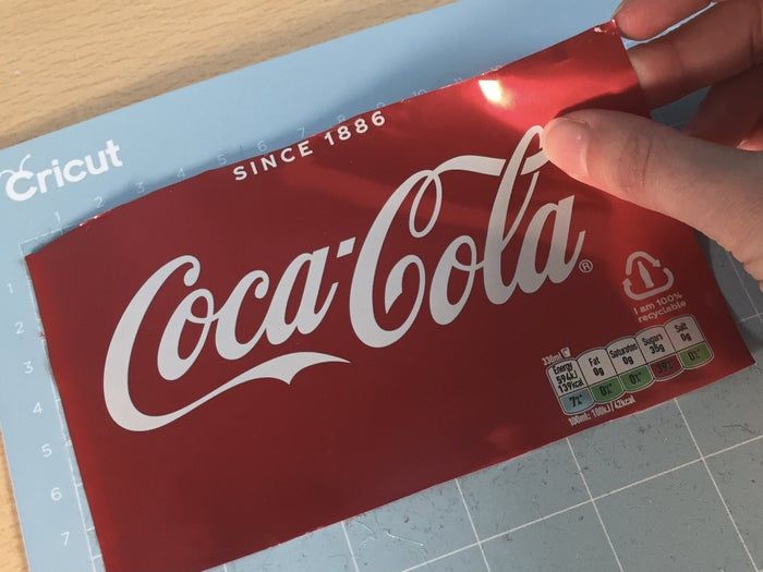 用可乐罐DIY情人节贺卡,超有心意的手工礼物教程-第4张图片-趣作屋 用可乐罐DIY情人节贺卡,超有心意的手工礼物教程-第4张图片-趣作屋