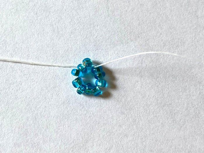 DIY迷你珠串星星挂饰教程-第7张图片-趣作屋 DIY迷你珠串星星挂饰教程-第7张图片-趣作屋