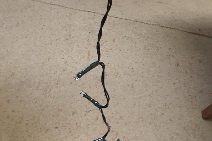 圣诞节创意装饰:太阳能牛奶瓶彩灯制作指南-第5张图片-趣作屋 圣诞节创意装饰:太阳能牛奶瓶彩灯制作指南-第5张图片-趣作屋