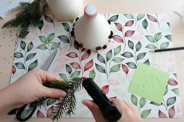 用塑料瓶制作圣诞铃铛的简易教程-第12张图片-趣作屋