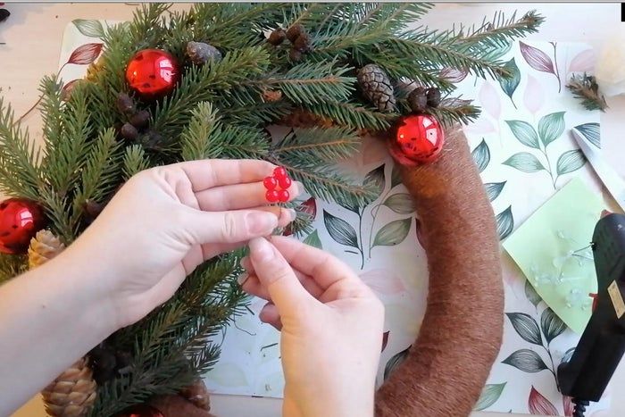 手把手教你DIY圣诞花环装饰-第15张图片-趣作屋 手把手教你DIY圣诞花环装饰-第15张图片-趣作屋