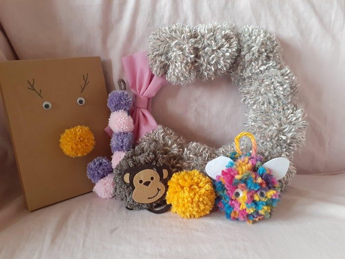 手把手教你制作毛线球花环装饰品-第1张图片-趣作屋