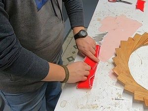 废旧木条巧变花环装饰教程-第29张图片-趣作屋