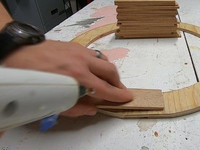 废旧木条巧变花环装饰教程-第18张图片-趣作屋